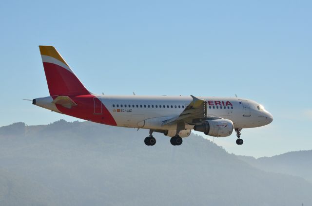 Airbus A319 (EC-JAZ) - EC-JAZ Landing At LEVX From LEMD. 07-11-2021