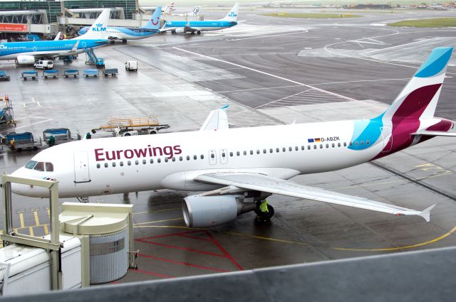 Airbus A320 (D-ABZK) - A Eurowings Airbus A320 arriving in wet conditons at gate D2 at Amsterdam Schiphol.