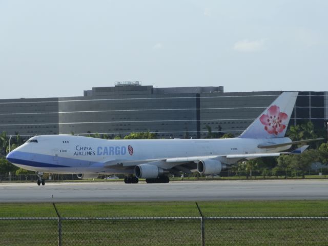 Boeing 747-400 (B-18723)