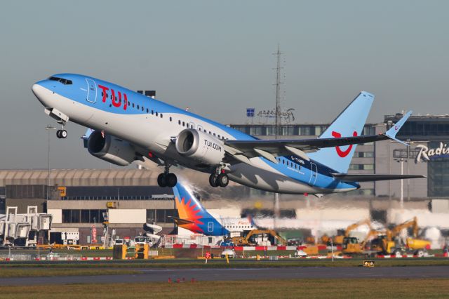 Boeing 737 MAX 8 (G-TUMB) - TOM2146 off to Arrecife on Lanzarote.