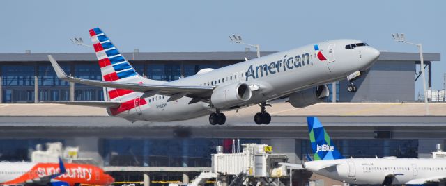 Boeing 737-700 (N982NN) - phoenix sky harbor international airport 16OCT21