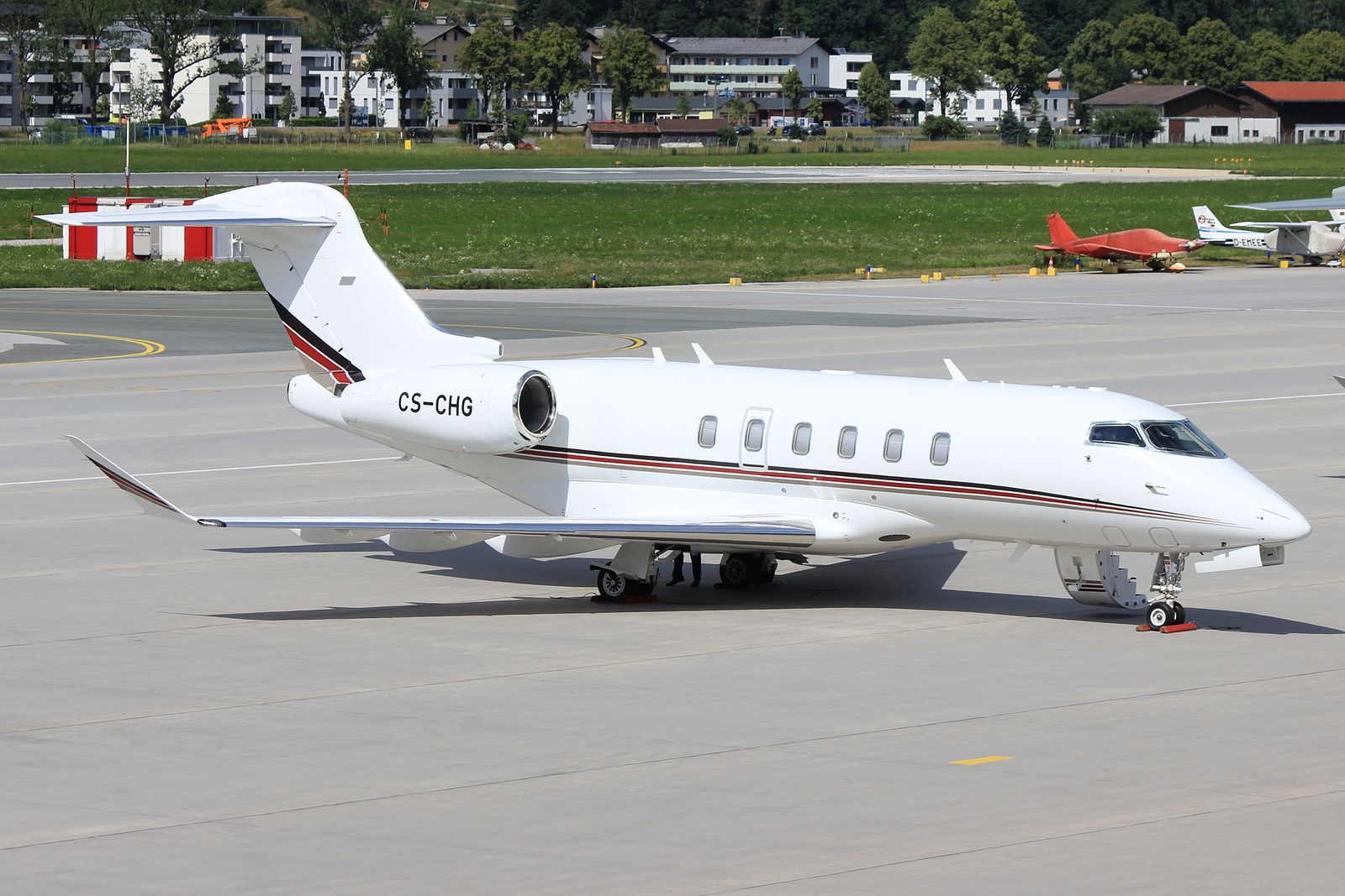 Canadair Challenger 350 (CS-CHG)