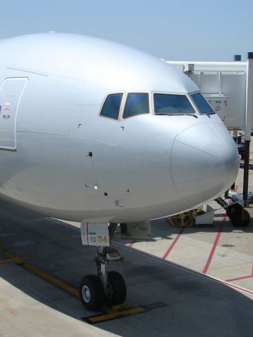 BOEING 777-300 —