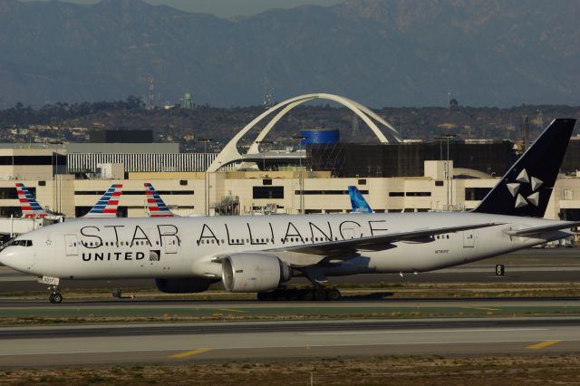 Boeing 777-200 (N78017)