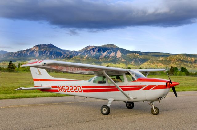 Cessna Skyhawk (N5222D) - On the tarmac at boulder municipal airport