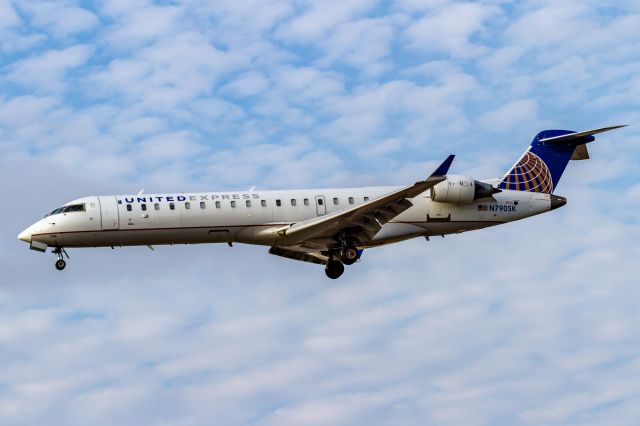 Canadair Regional Jet CRJ-700 (N790SK)