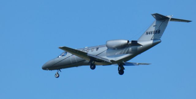 Cessna Citation CJ2+ (N469RB) - On short final is this 2001 Cessna Citation 525A in the Summer of 2022.