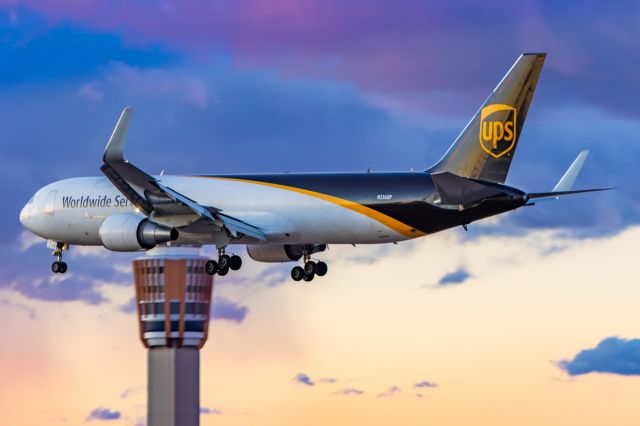 BOEING 767-300 (N336UP) - UPS 767-300 landing at PHX on 12/13/22. Taken with a Canon R7 and Tamron 70-200 G2 lens.