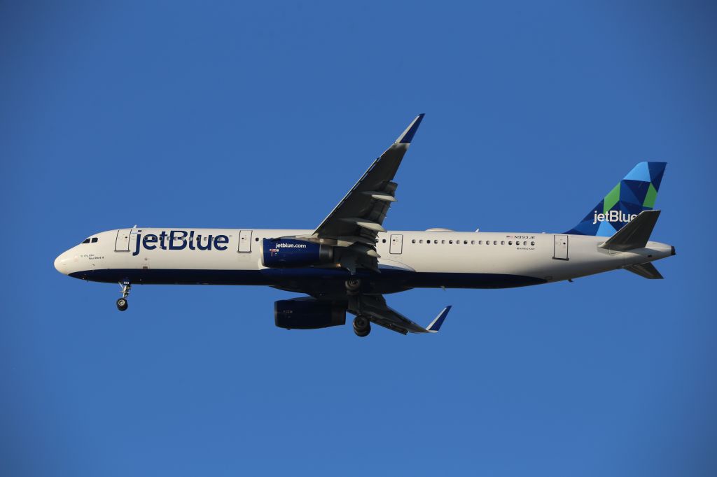 Airbus A321 (N993JE)