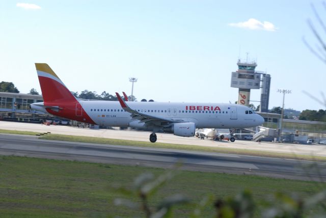 Airbus A319 (EC-LXQ) - EC-LXQ Landing At LEVX From LEMD, With Two Good Friends Onboard After HoneyMoon. 20-09-2021