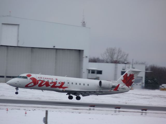 Canadair Regional Jet CRJ-100 (C-GKEJ)