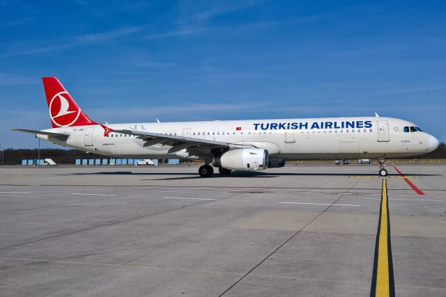 Airbus A321 (TC-JRU)