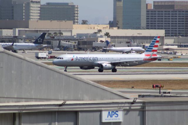 Airbus A321 (N133AN)