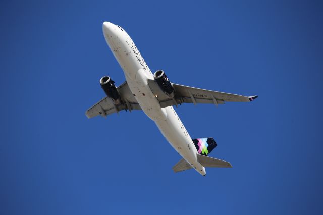 Airbus A320 (XA-VLN)