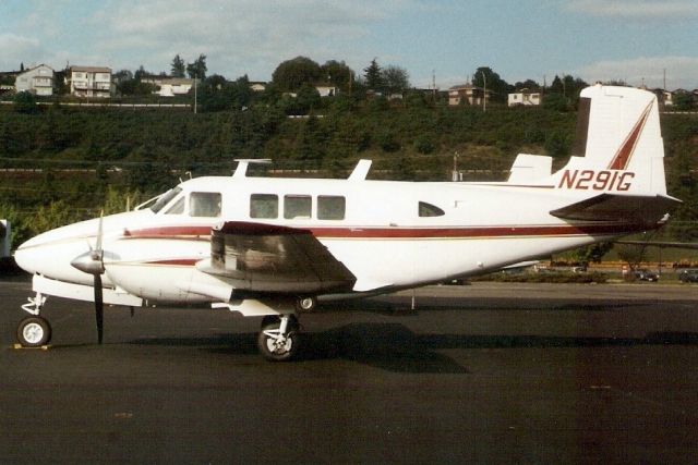 Beechcraft Queen Air (65) (N291G) - Seen here in May-89.  Exported to Philippines 15-May-92 where it became RP-C1341.