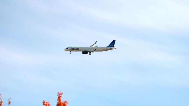 Airbus A321 (N935JB)