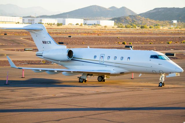 Bombardier Challenger 300 (N81CR)