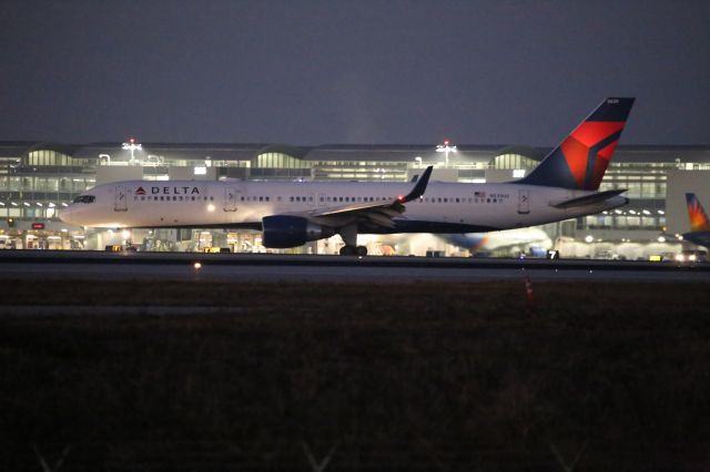 Boeing 757-200 (N539US)