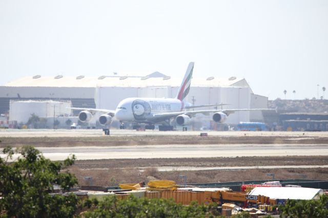 Airbus A380-800 (A6-EVK)