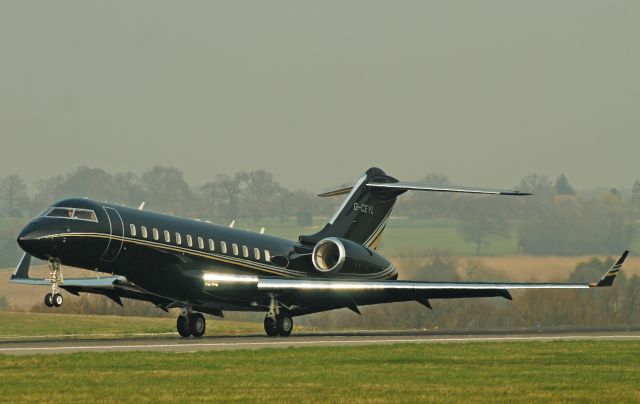 Bombardier Global Express (G-CEYL)