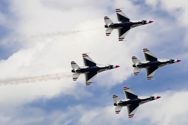 Lockheed F-16 Fighting Falcon — - The U.S. Thunderbirds do a diamond pass at Robins AFB.