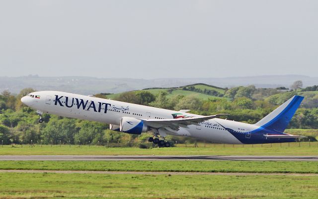 BOEING 777-300 (9K-AOM) - kuwait b777-369er 9k-aom dep shannon 9/5/18.