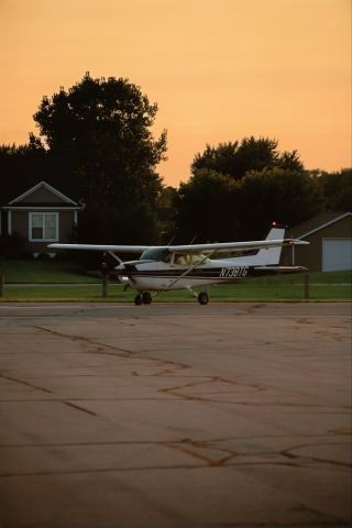 Cessna Skyhawk (N738TG)