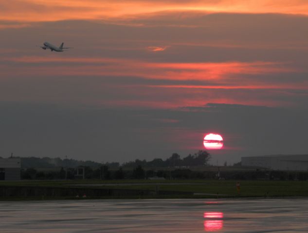 Airbus A320 (N438UA)