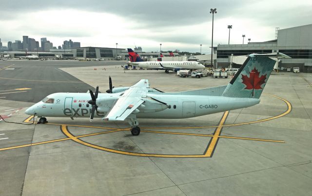 de Havilland Dash 8-300 (C-GABO)