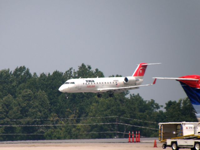 Canadair Regional Jet CRJ-200 (N8888D) - Flagship 2397 (N8888D) blurred by mid-August heat in Central Kentucky, just in from Detroit Metro Wayne Co (KDTW) lands at Blue Grass Airport (KLEX)...