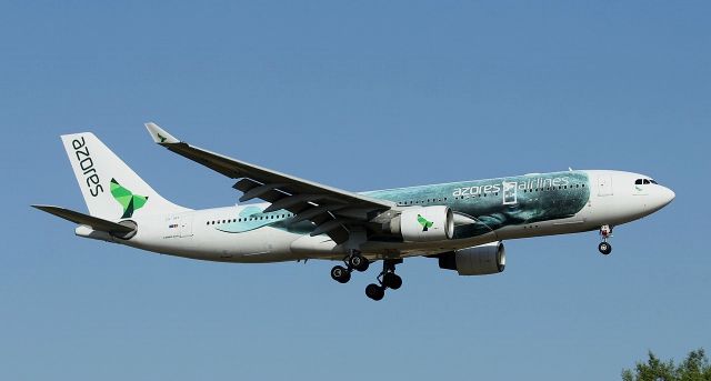 Airbus A330-200 (CS-TRY)