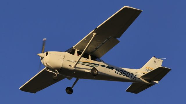 Cessna Skyhawk (N960TA)