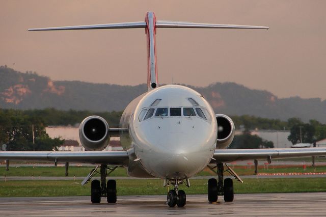 McDonnell Douglas DC-9-50 —