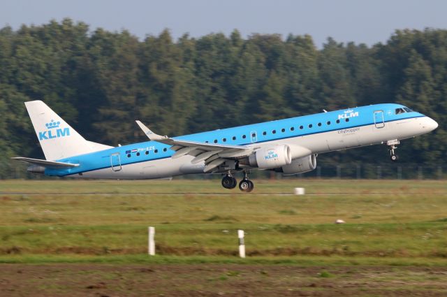 Embraer ERJ-190 (PH-EZS)