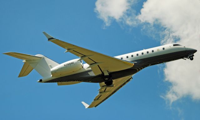 Bombardier Global 5000 (N388RF)