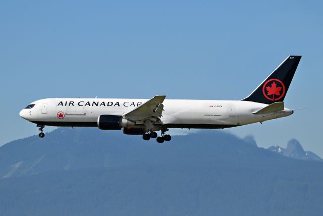 BOEING 767-300 (C-FPCA)
