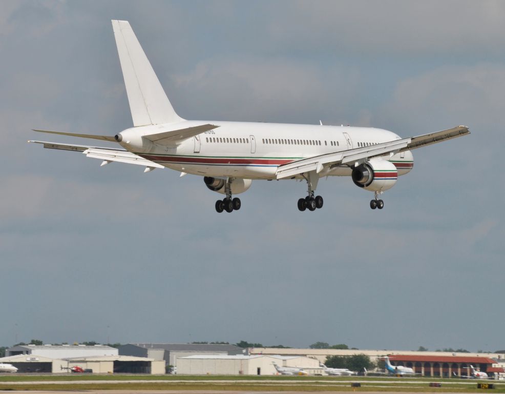 Boeing 757-200 (N757SS) - The Houston Astros/Rockets charter returning from KSEA after dropping off the Astros to play the Mariners...