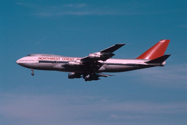 BOEING 747-100 (N607US) - Final Approach to Narita Intl Airport Rwy34 on 1986/10/18