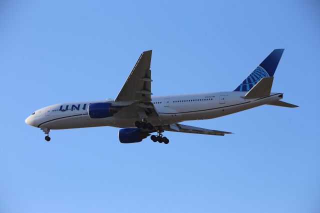 Boeing 777-200 (N787UA)