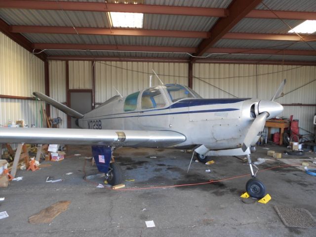 Beechcraft 35 Bonanza (N729B)