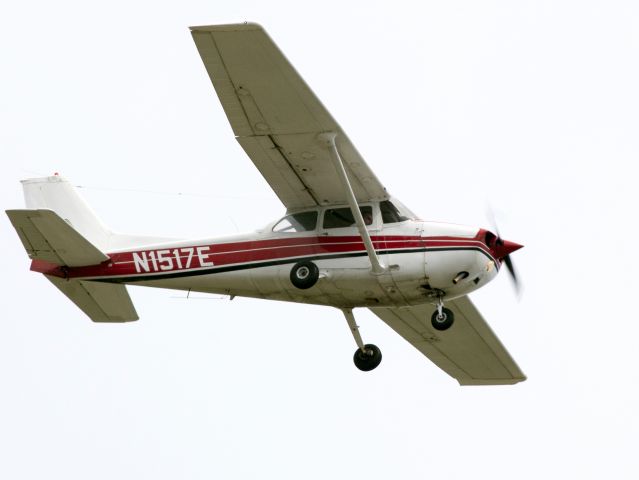 Cessna Skyhawk (N1517E)