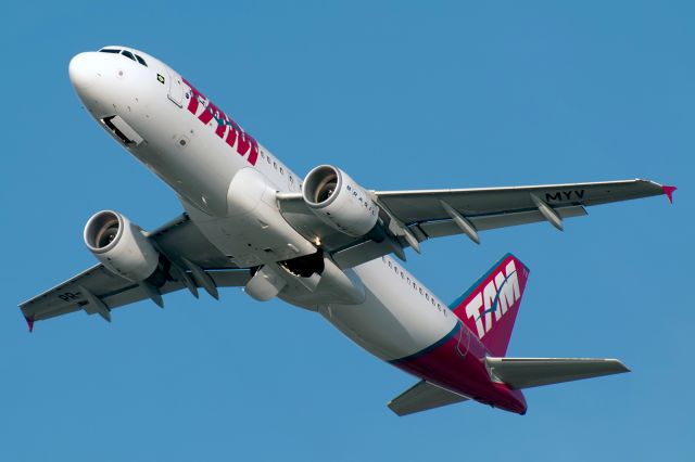 Airbus A320 (PR-MYV)