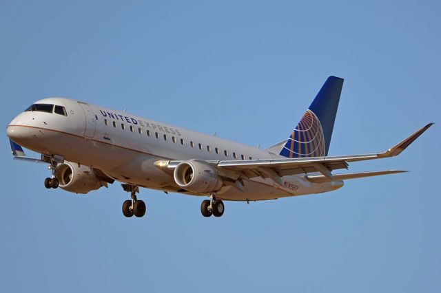 Embraer 175 (N156SY) - United Express Embraer EMB-175LR N156SY at Phoenix Sky Harbor on August 28, 2018.