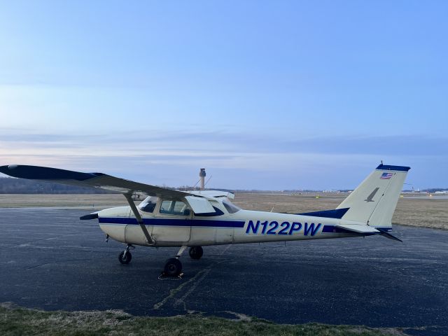 Cessna Skyhawk (N122PW) - 2PW before a long instrument Cross Country flight 