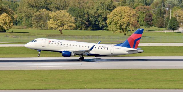 Embraer ERJ 175 (N218JQ) - Flight 5590 from DTW (October 7th, 2020) 