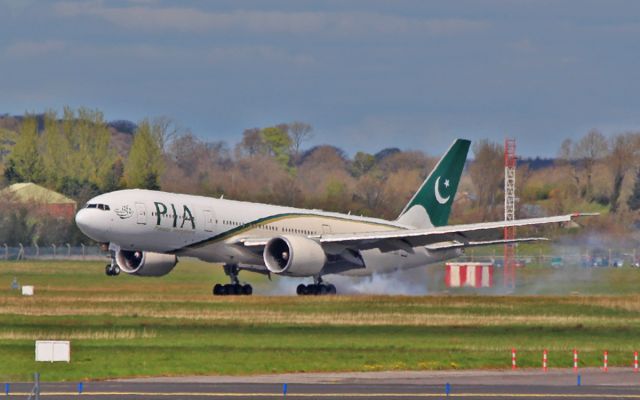 Boeing 777-200 (AP-BGY) - pia b777-2 ap-bgy diverting to shannon while routing manchester to new york 23/4/16.