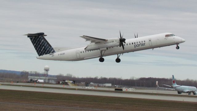 de Havilland Dash 8-400 (C-GLQD)