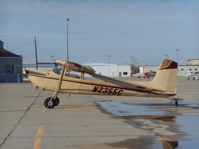 Cessna Skywagon 180 (N2355C) - A very nice Cessna 180 in Fargo, ND.