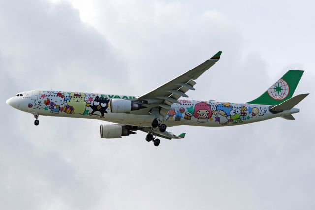 Airbus A330-300 (B-16333) - "Hello Kitty Around The World" livery