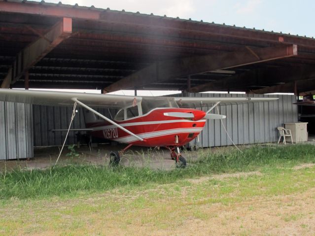 Cessna Skyhawk (N2672U)